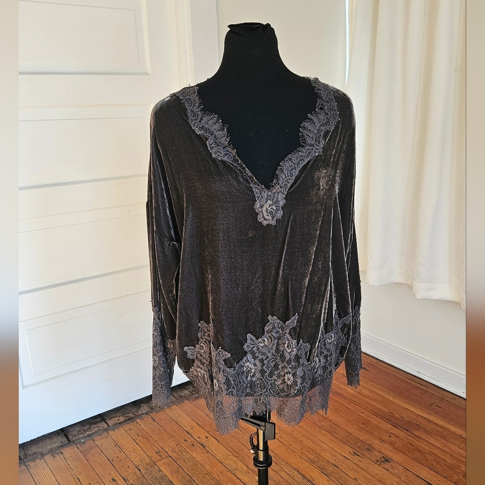 Gold Hawk gray silk velvet and lace Lagenlook top Sz M